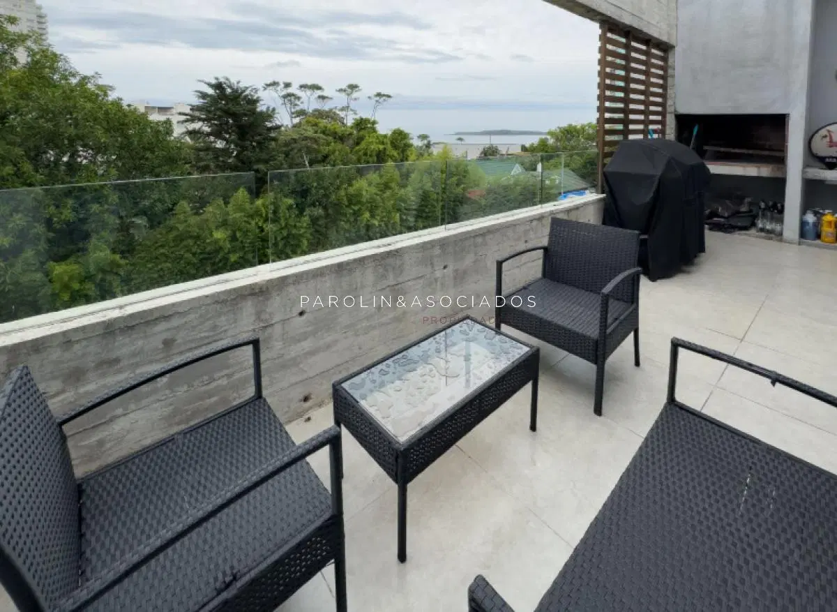 Departamento en Venta de 2 Dormitorios en Playa Mansa 1