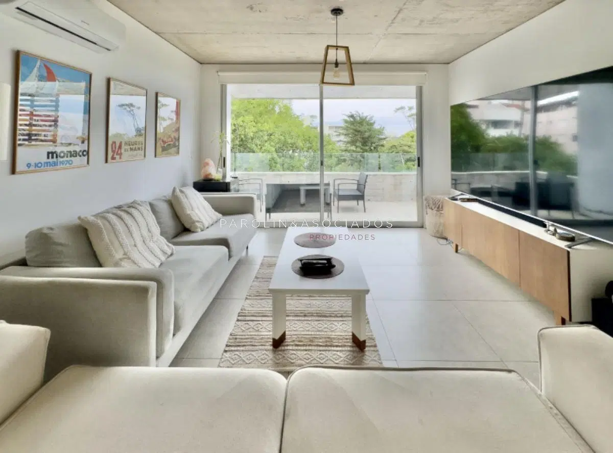 Departamento en Venta de 2 Dormitorios en Playa Mansa 4