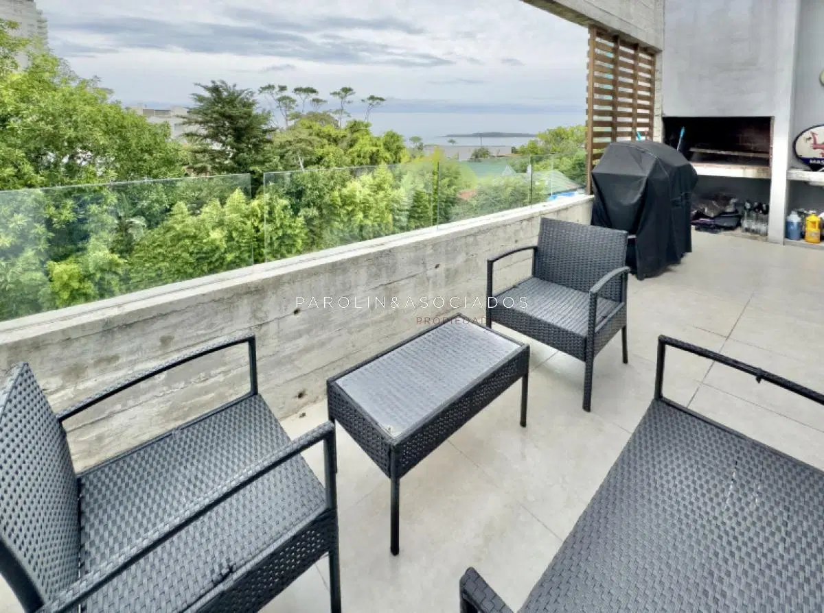Departamento en Venta de 2 Dormitorios en Playa Mansa 2