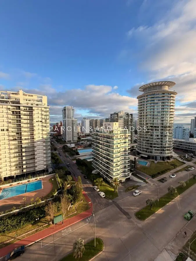 En venta apartamento de 2 dormitorios, con agradable vista en Mansa, Punta del Este 3