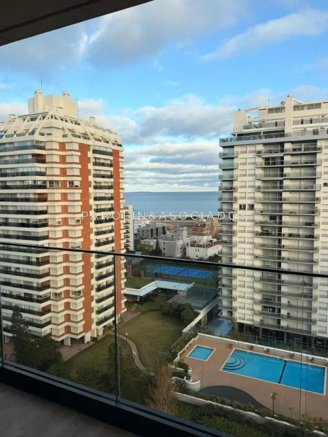 En venta apartamento de 2 dormitorios, con agradable vista en Mansa, Punta del Este 4