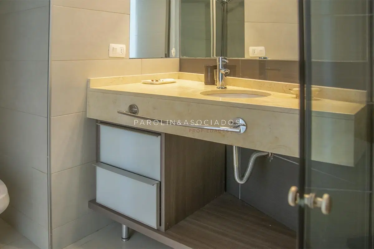 Vende apartamento de 3 dormitorios en Wind Tower, piso alto con vista al mar , Punta del Este 3