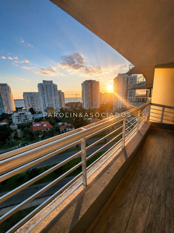 Foto de En venta apartamento de 2 dormitorios, en Mansa Punta del Este, imagen 2