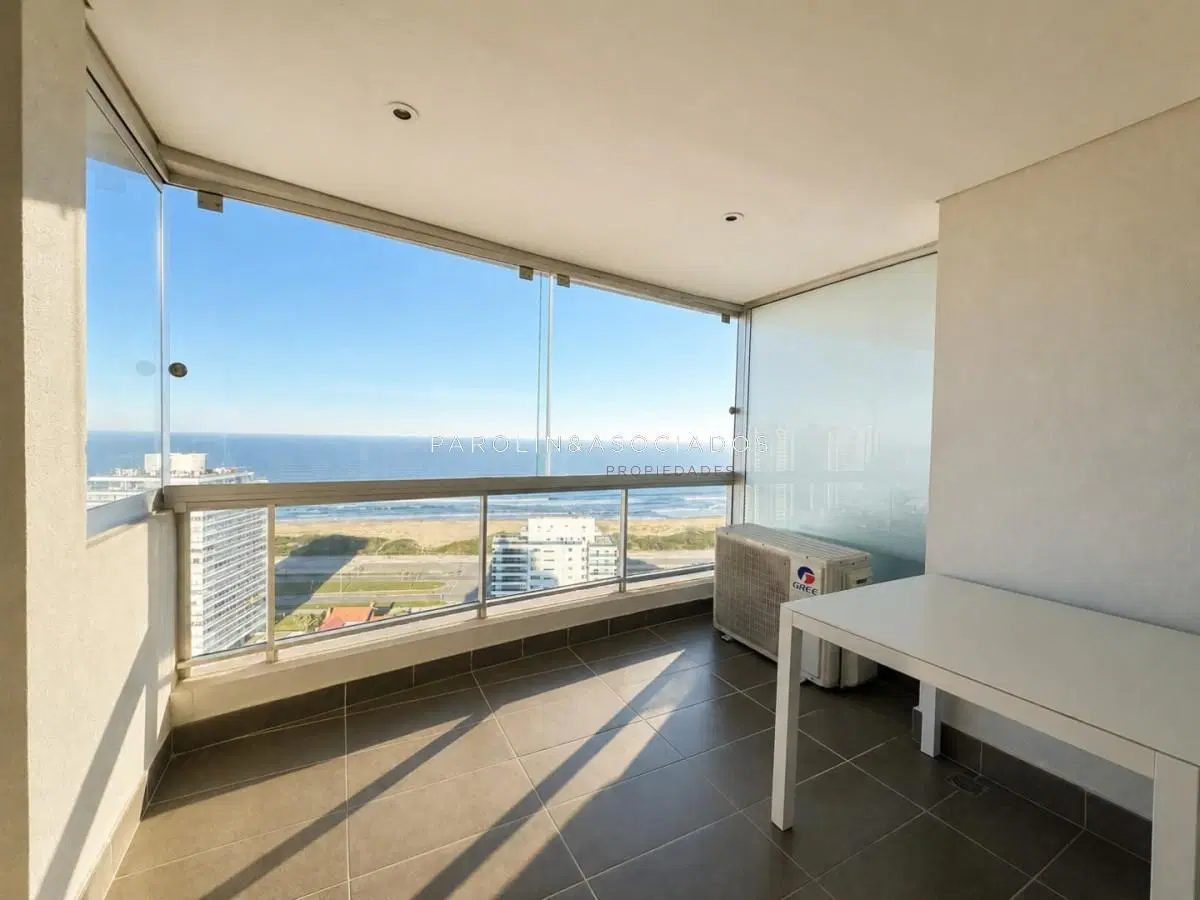Departamento en Venta de 3 Dormitorios en edificio Wind Tower, Playa Brava Punta del Este 2
