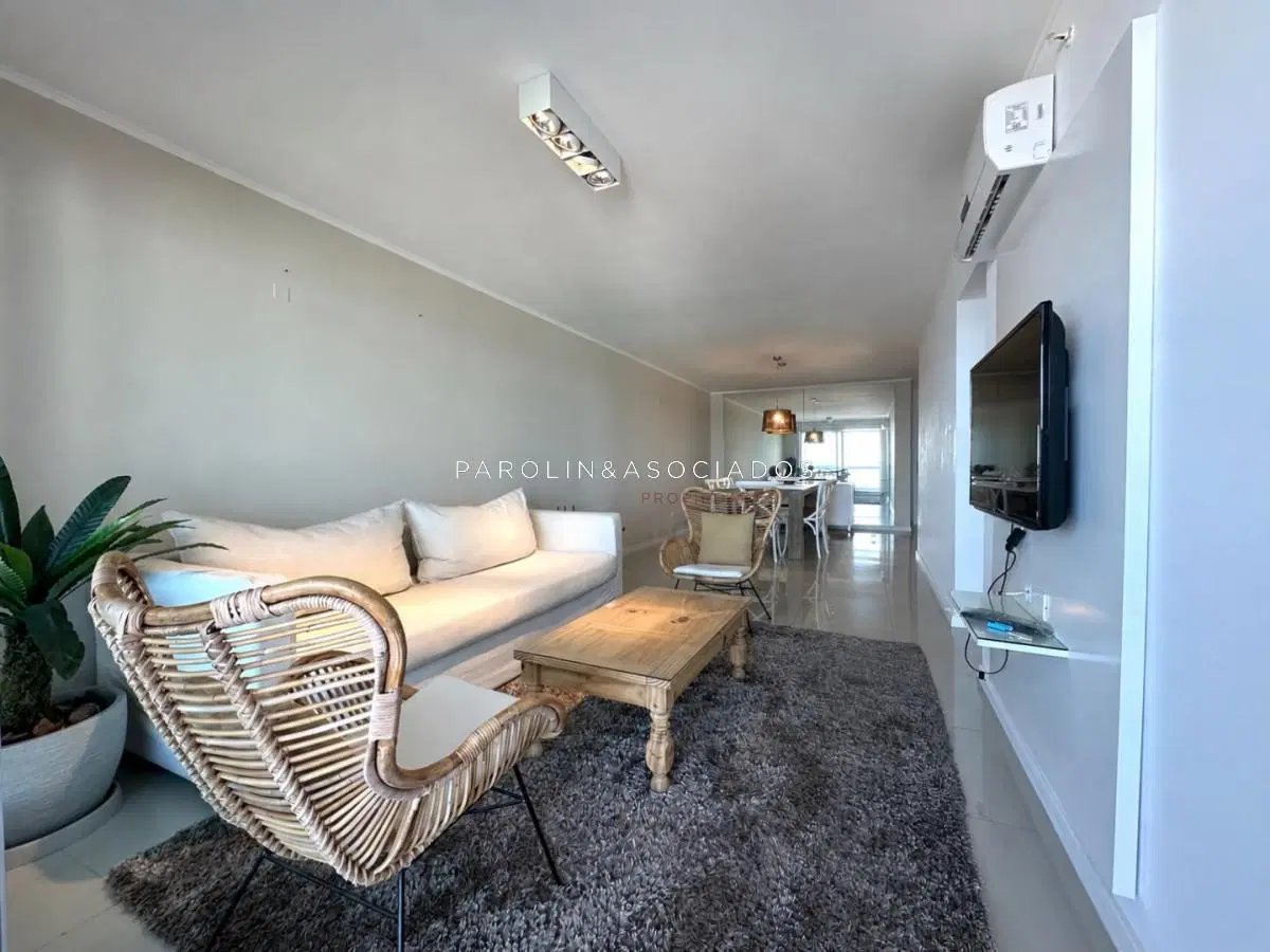 Departamento en Venta de 3 Dormitorios en edificio Wind Tower, Playa Brava Punta del Este 4