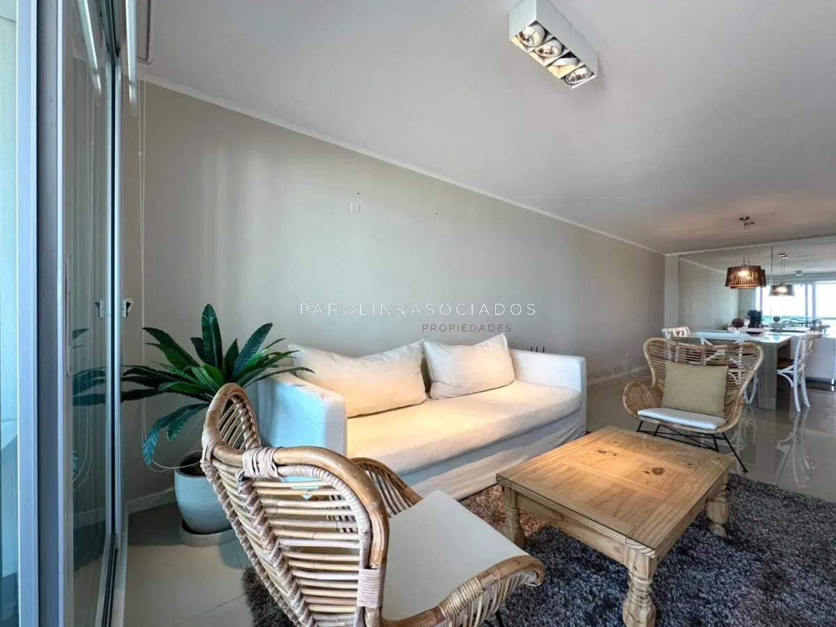 Departamento en Venta de 3 Dormitorios en edificio Wind Tower, Playa Brava Punta del Este 3