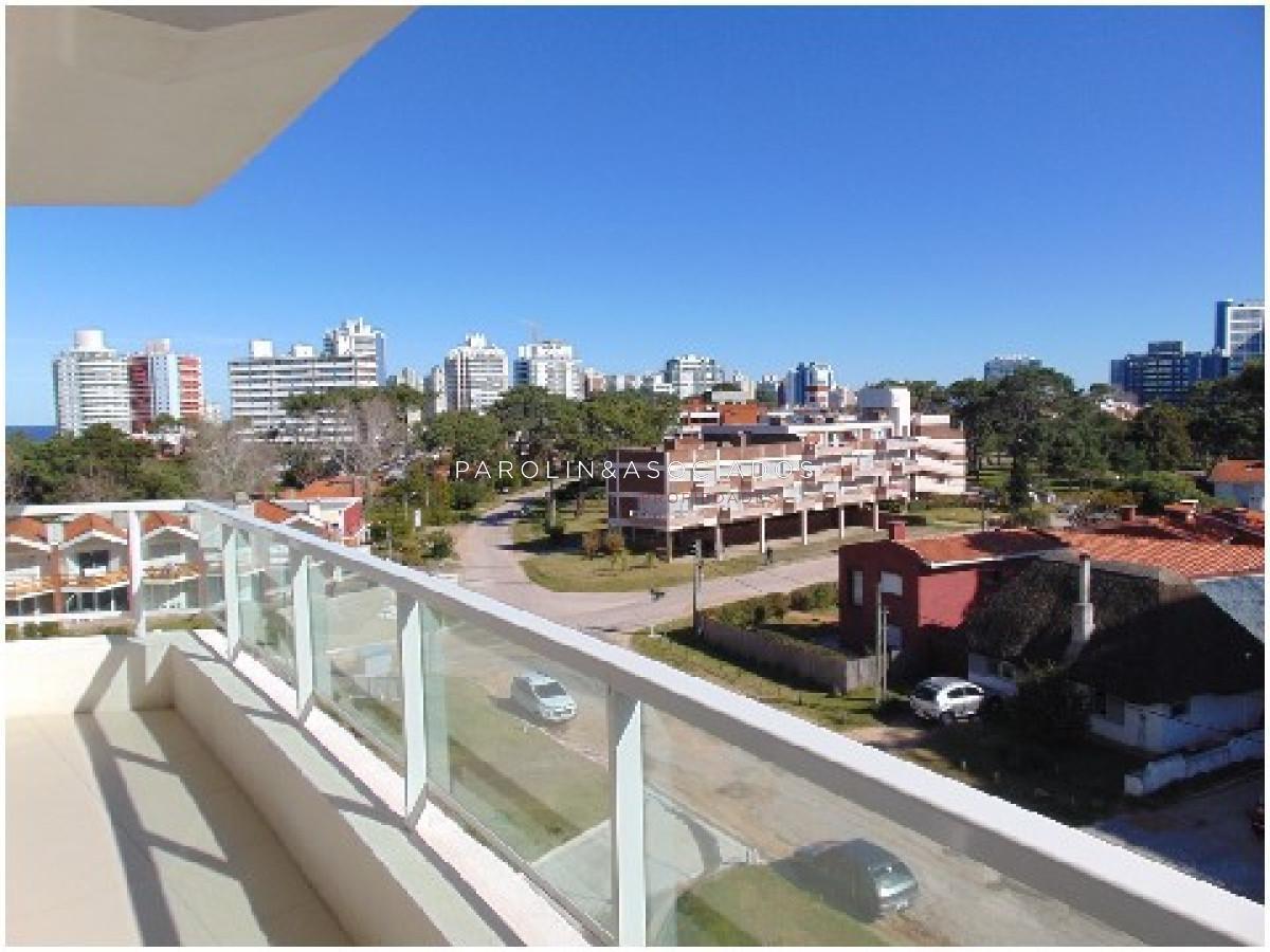 Foto de Departamento en Venta de 2 Dormitorios en Edificio Botavara, Punta del Este, imagen 1