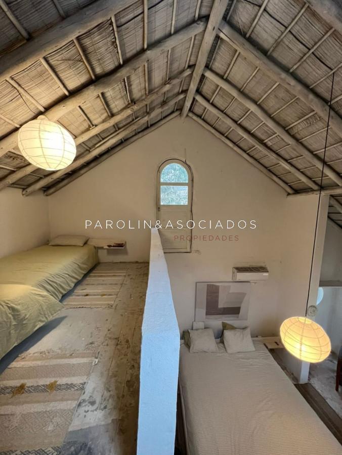 Foto de Amplia casa a la venta en Punta del Este de 6 dormitorios en el Tesoro a 200 mts de ruta 10, imagen 4