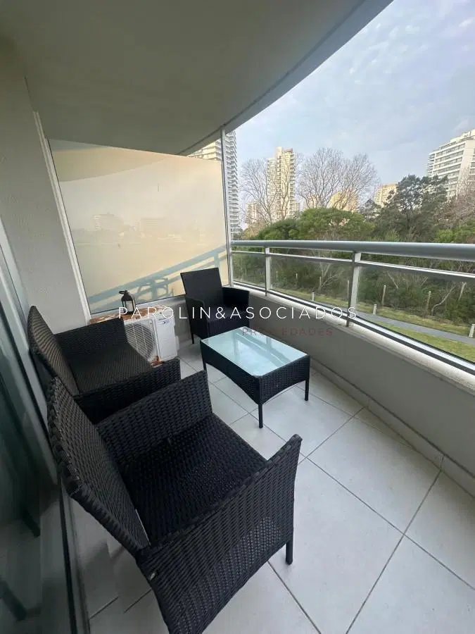 Apartamento en venta de 2 dormitorios en Ocean drive II, Punta del Este. 3