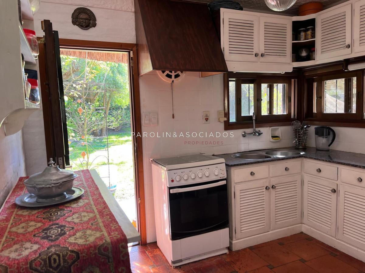 Foto de Hermosa cabaña de 4 dormitorios en venta a metros de Playa Mansa, Punta, imagen 3