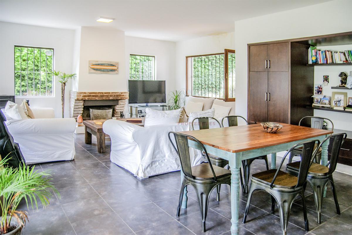 Foto de Excelente chalet de 5 dormitorios en venta a pasos de Playa Mansa Punta, imagen 3