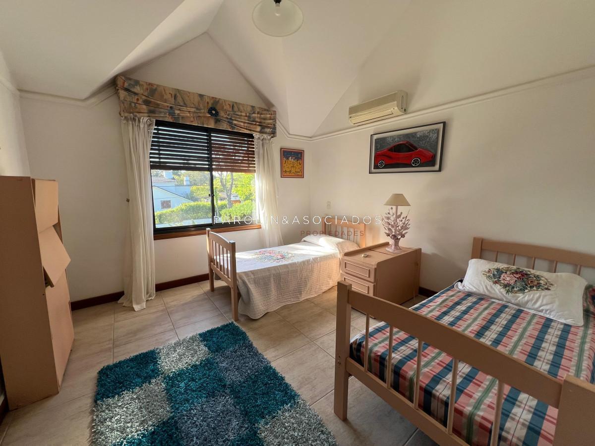 Foto de Casa de 7 Dormitorios a Pasos del Mar en Mansa, imagen 5