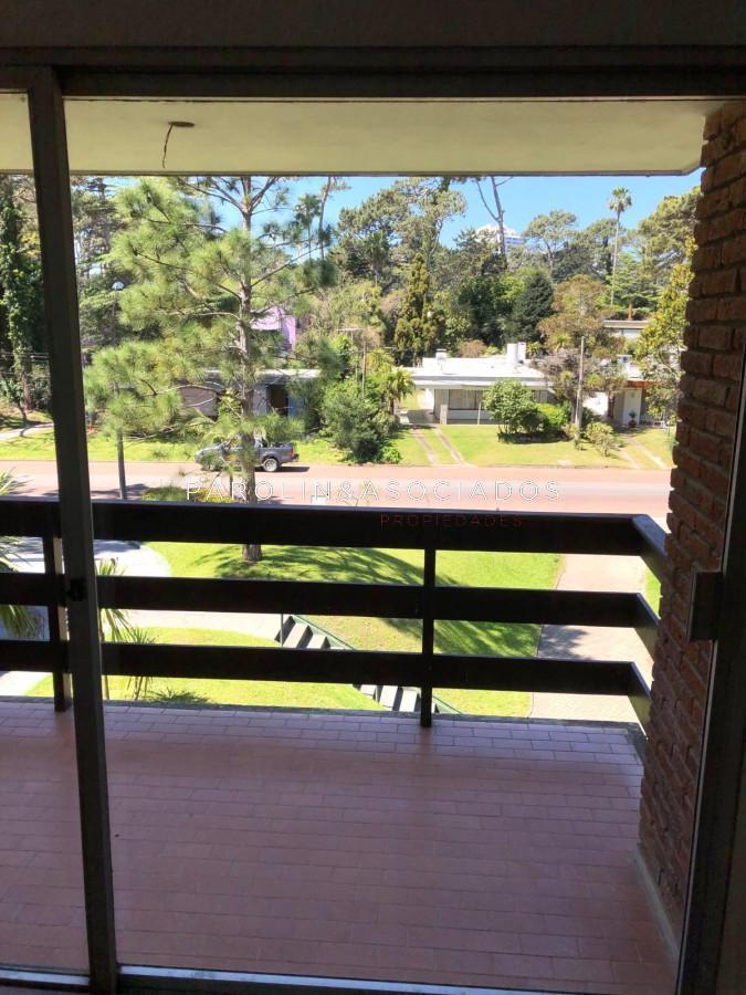 Foto de Vende apartamento de 3 dormitorios en Playa Mansa, Punta del Este, imagen 1
