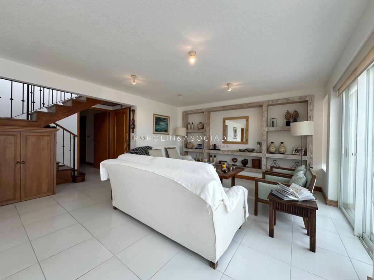 Foto de Oportunidad Pent House en primera linea playa brava con parrillero, imagen 1