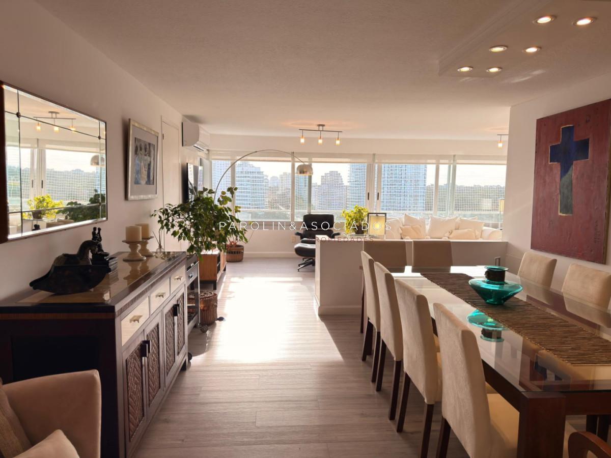 Foto de Venta apartamento 3 dormitorios mas dependencia de servicio, Playa, imagen 2