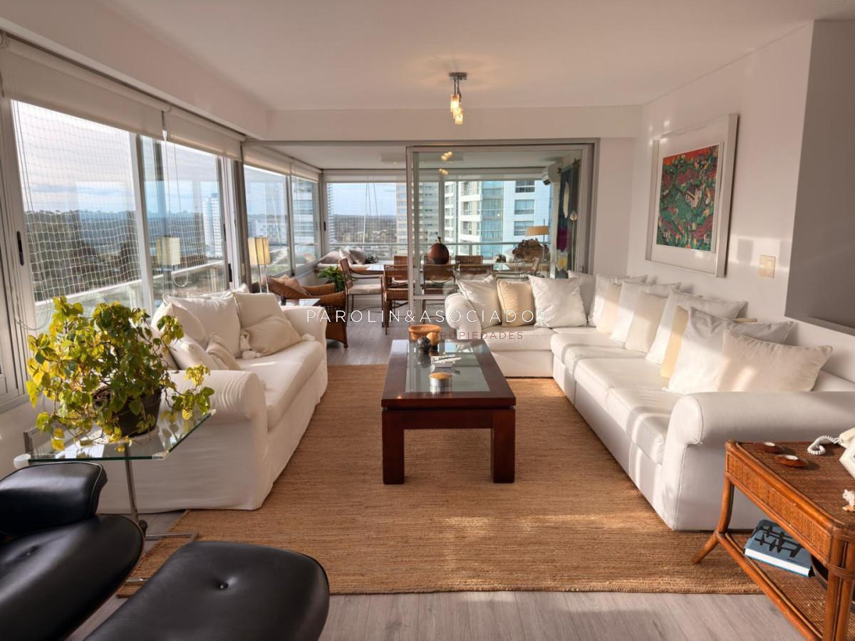 Foto de Venta apartamento 3 dormitorios mas dependencia de servicio, Playa, imagen 1