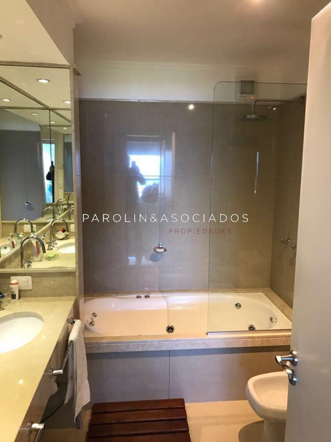Foto de Comodo e iluminado departamento en venta de 2 dormitorios con preciosa, imagen 2