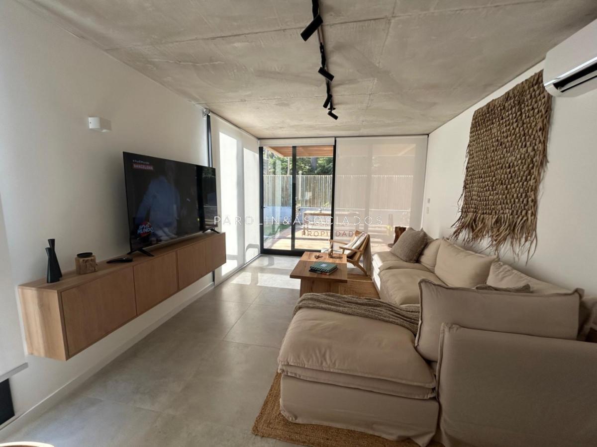 Foto de Departamento en Venta de 2 dormitorios en La Juanita, Punta del Este, imagen 1