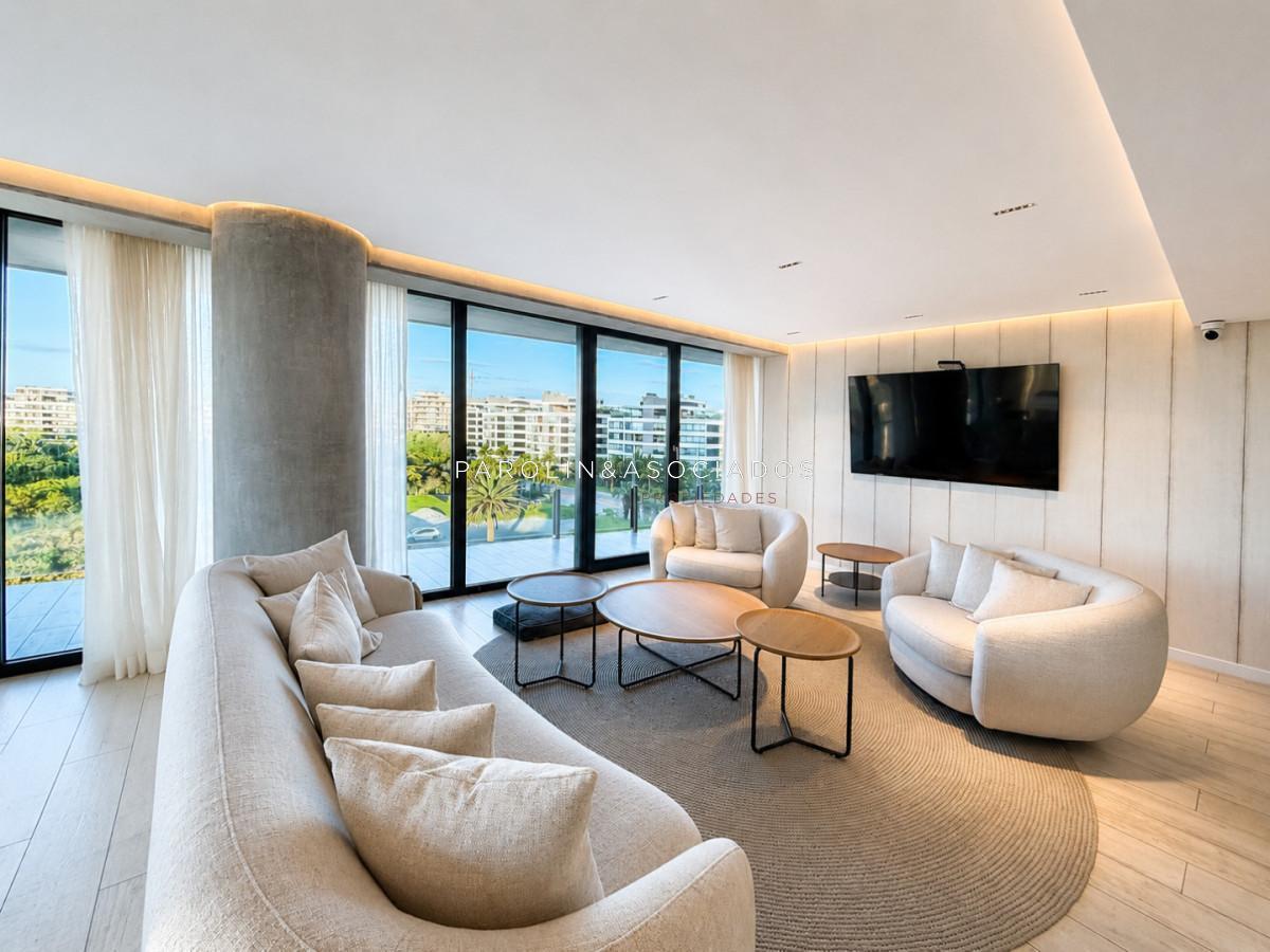 Foto de Elegante apartamento en Surfside, 2 suites y dem, imagen 3