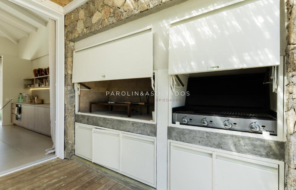 Foto de Casa en Venta de 4 Dormitorios + dependencia en Laguna Escondida, imagen 4