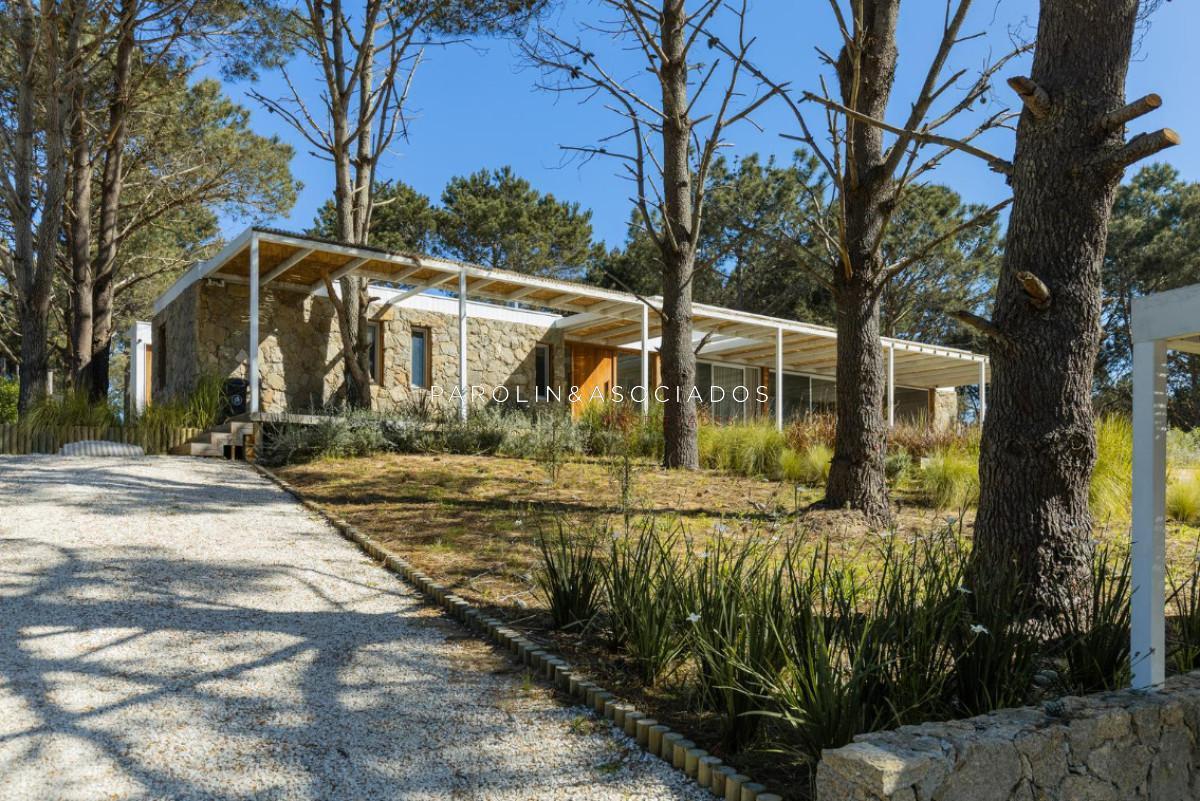 Foto de Casa en Venta de 4 Dormitorios + dependencia en Laguna Escondida, imagen 1