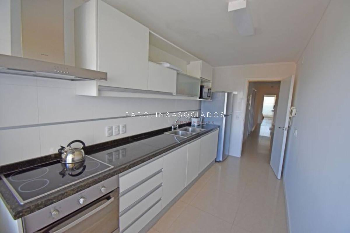 Foto de Departamento en venta en Casino Tower, Oportunidad en Punta del Este, imagen 3