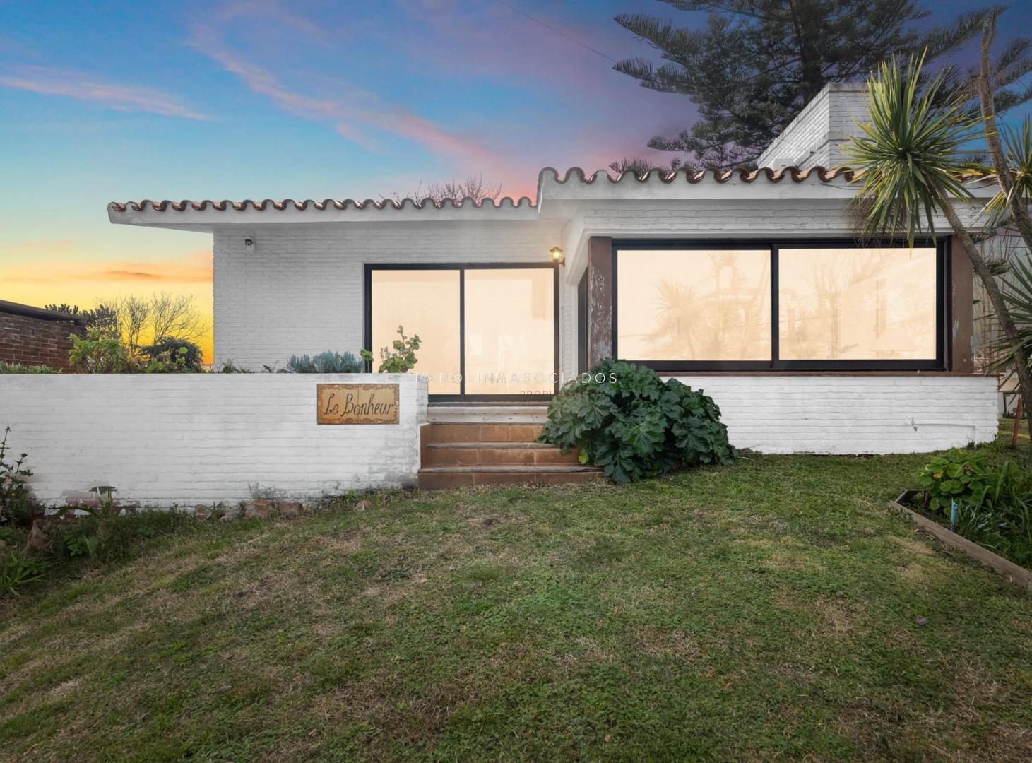 Foto de CASA EN VENTA CERCA DEL MAR PLAYA MANSA - 3 DORMITORIOS, imagen 2