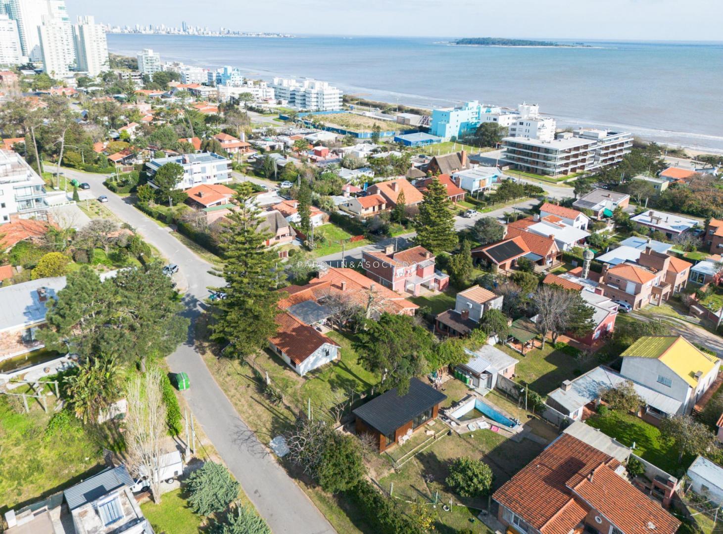 Foto de CASA EN VENTA CERCA DEL MAR PLAYA MANSA - 3 DORMITORIOS, imagen 3