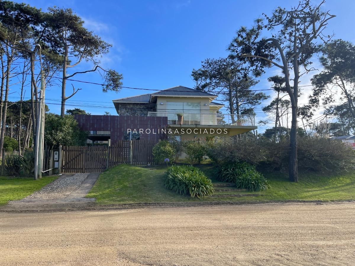 Foto de Casa de 6 dormitorios y servicio en Montoya, La Barra, imagen 1