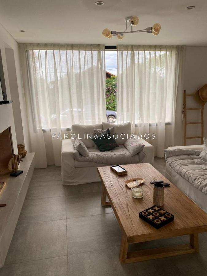 Foto de Casa de 4 dormitorios en venta Manantiales, imagen 1