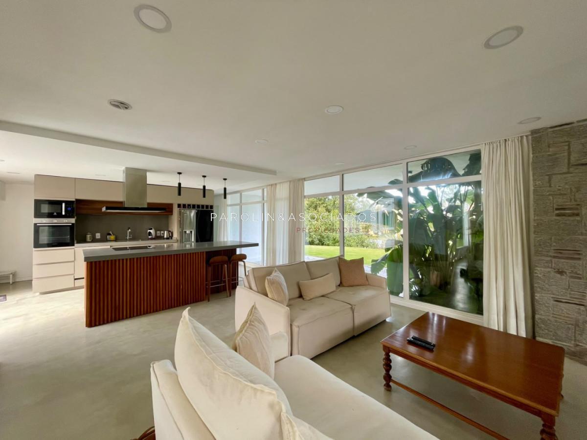 Foto de Excelente casa en Pinares. 3 suites, piscina y parrillero, imagen 3