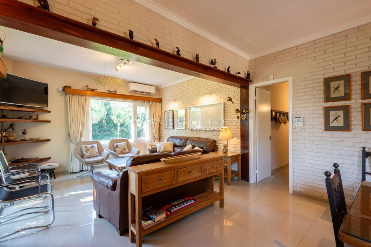 Foto de Casa en Venta de 3 Dormitorios y dependencia de servicio, Marly Punta, imagen 3
