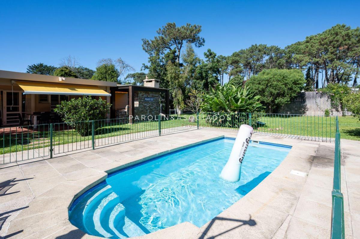 Foto de Casa en Venta de 3 Dormitorios y dependencia de servicio, Marly Punta, imagen 1