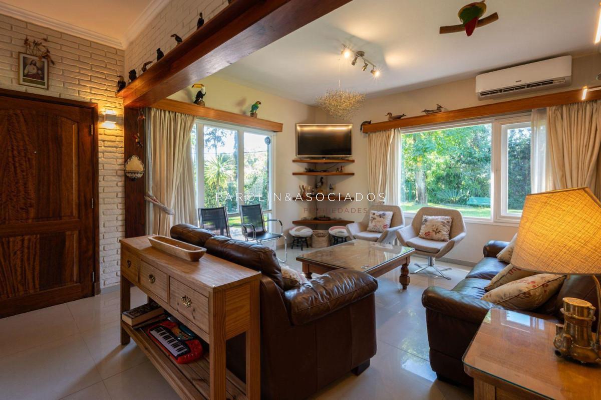 Foto de Casa en Venta de 3 Dormitorios y dependencia de servicio, Marly Punta, imagen 2