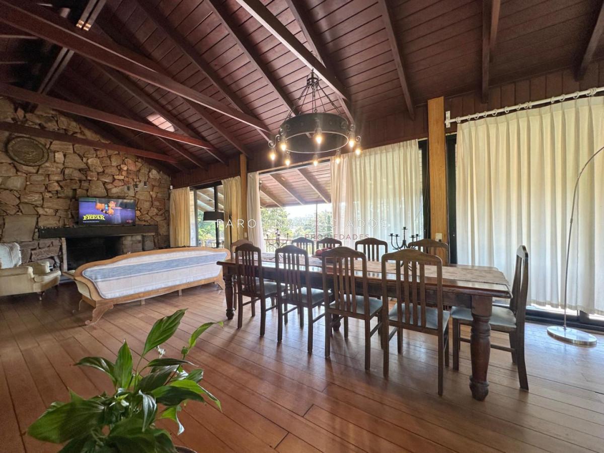 Foto de Casa en Venta de 5 Dormitorios en Pinares, a 2 cuadras del mar., imagen 2