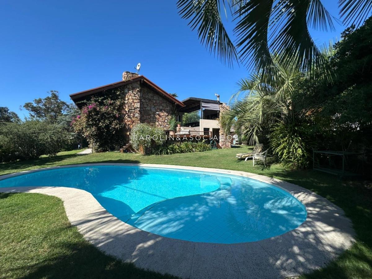 Foto de Casa en Venta de 5 Dormitorios en Pinares, a 2 cuadras del mar., imagen 3