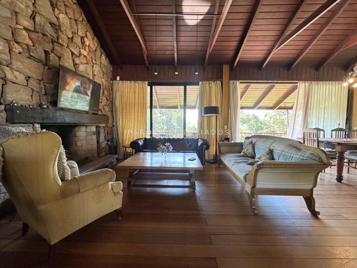 Foto de Casa en Venta de 5 Dormitorios en Pinares, a 2 cuadras del mar., imagen 4