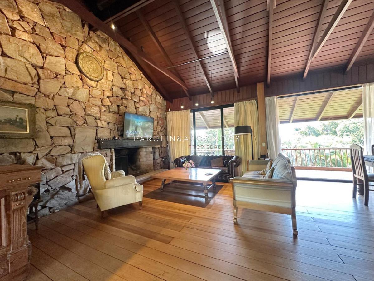 Foto de Casa en Venta de 5 Dormitorios en Pinares, a 2 cuadras del mar., imagen 1