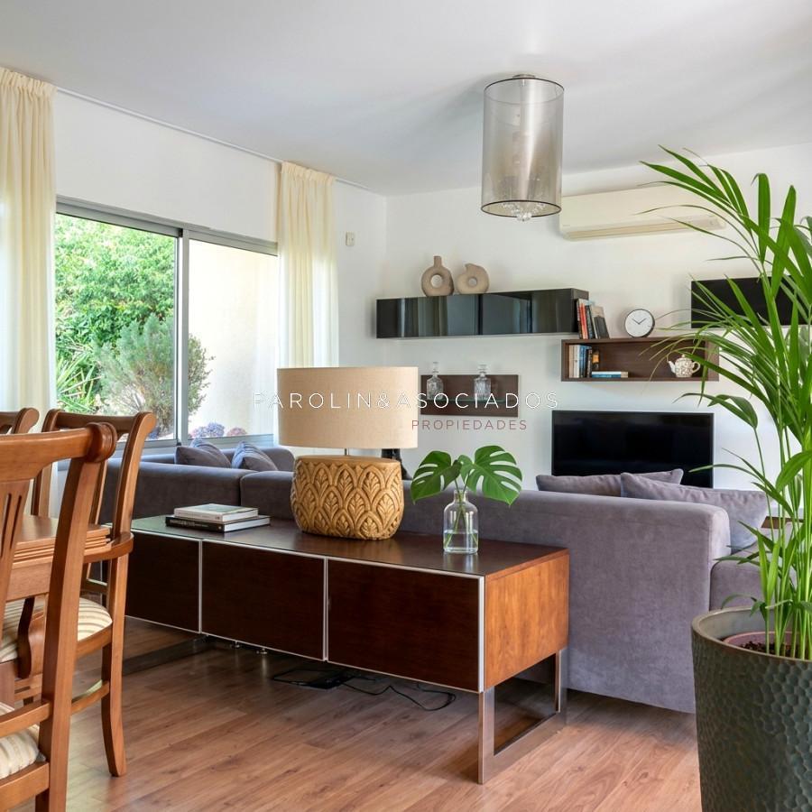 Foto de Casa moderna de 3 dormitorios con estilo minimalista cercana al mar, imagen 3