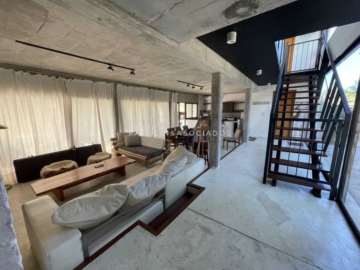Foto de VENTA- Casa + 5 dormitorios- Manantiales-, imagen 1
