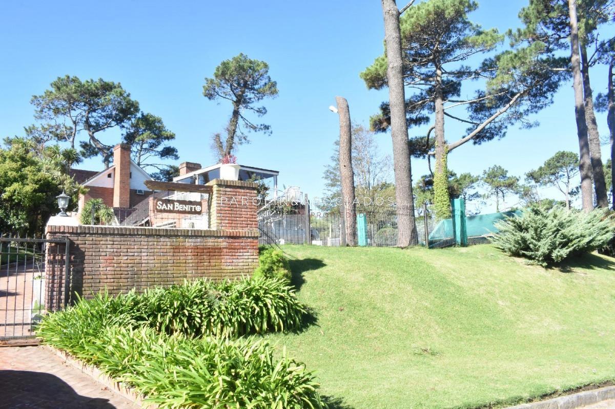 Foto de Vende casa espectacular en playa mansa , Punta del Este, imagen 1