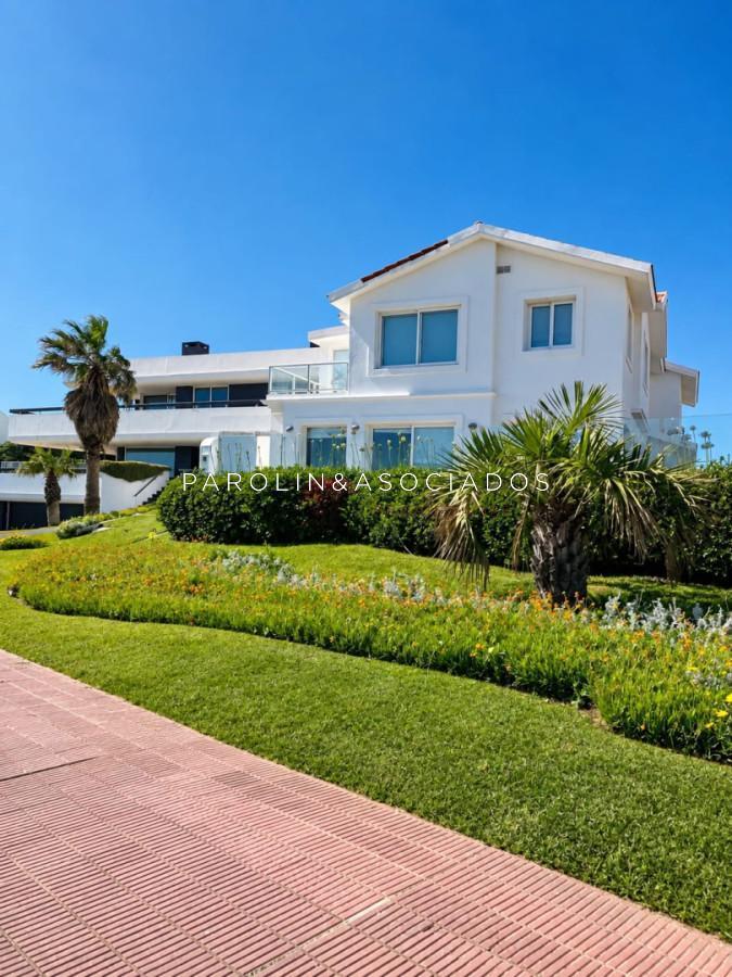 Foto de Casa en Venta de 6 Dormitorios en Península, Punta del Este, imagen 1