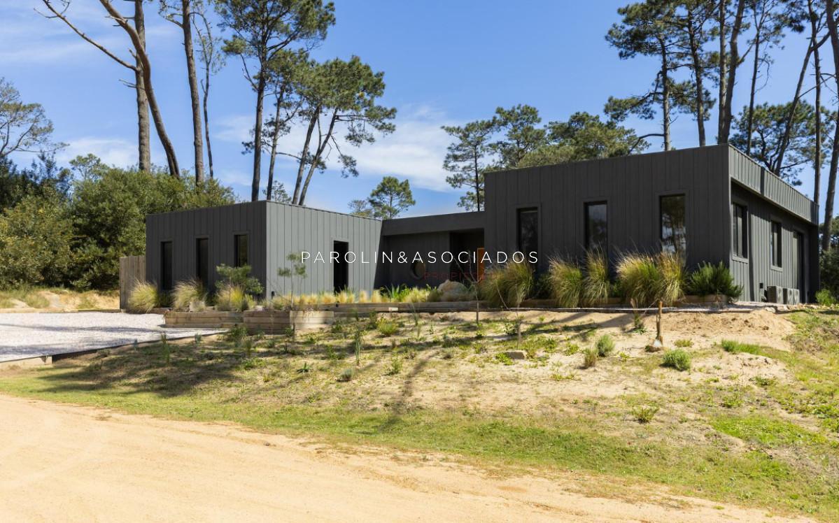 Foto de Casa en Venta de 4 Dormitorios en Reserva Montoya, Punta del Este, imagen 1