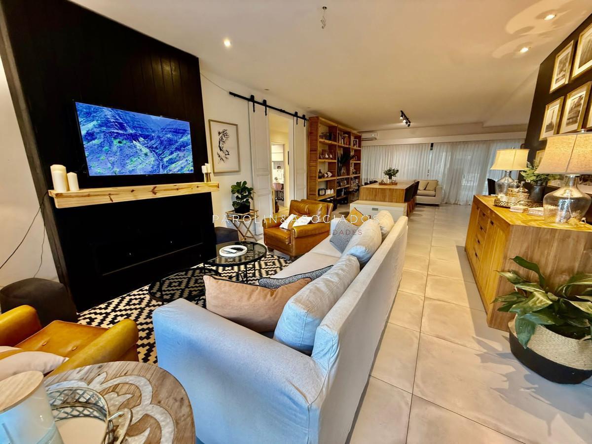 Foto de Casa moderna en Barrio Privado, 4 dormitorios, piscina climatizada, imagen 2
