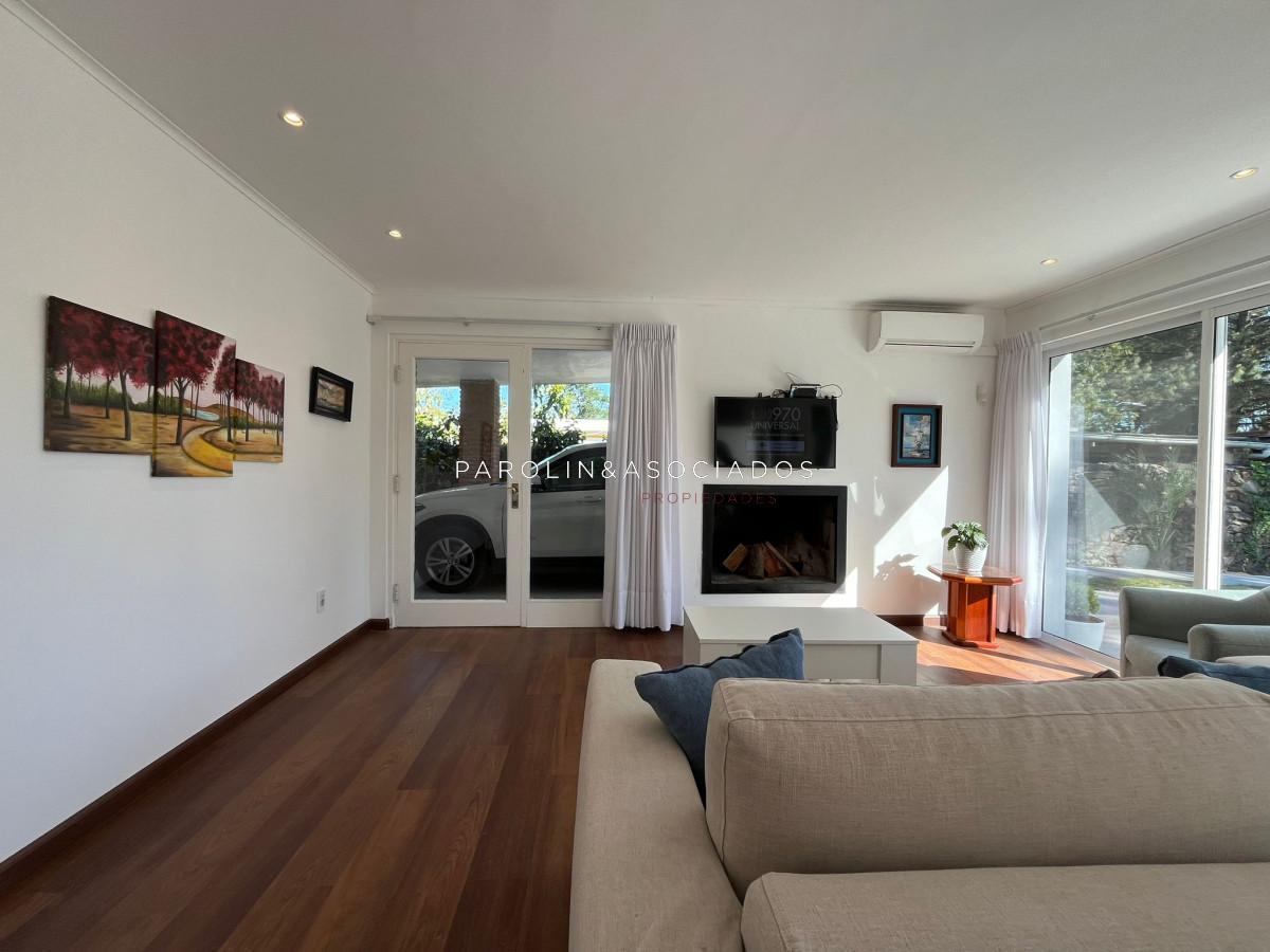 Foto de CASA EN VENTA DE 3 DORMITORIOS Y DEPENDENCIA PISCINA CLIMATIZADA SOLANAS, imagen 4