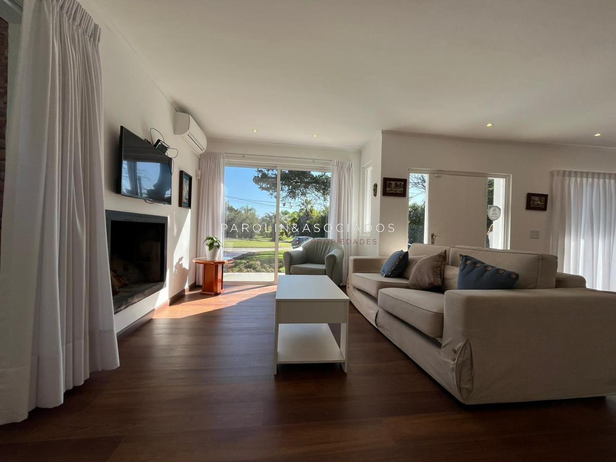 Foto de CASA EN VENTA DE 3 DORMITORIOS Y DEPENDENCIA PISCINA CLIMATIZADA SOLANAS, imagen 2