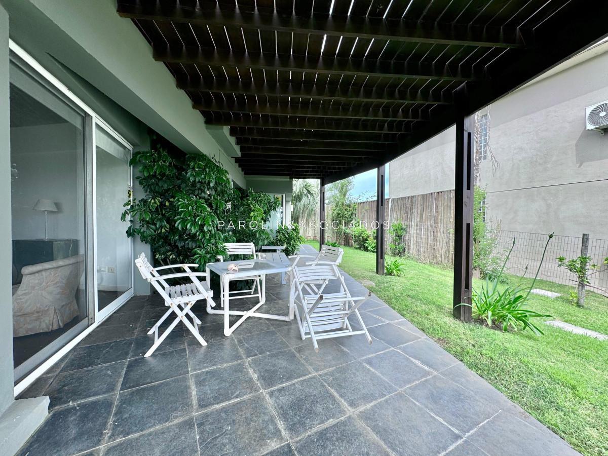 Foto de Casa en Venta de 5 Dormitorios en Manantiales, imagen 4