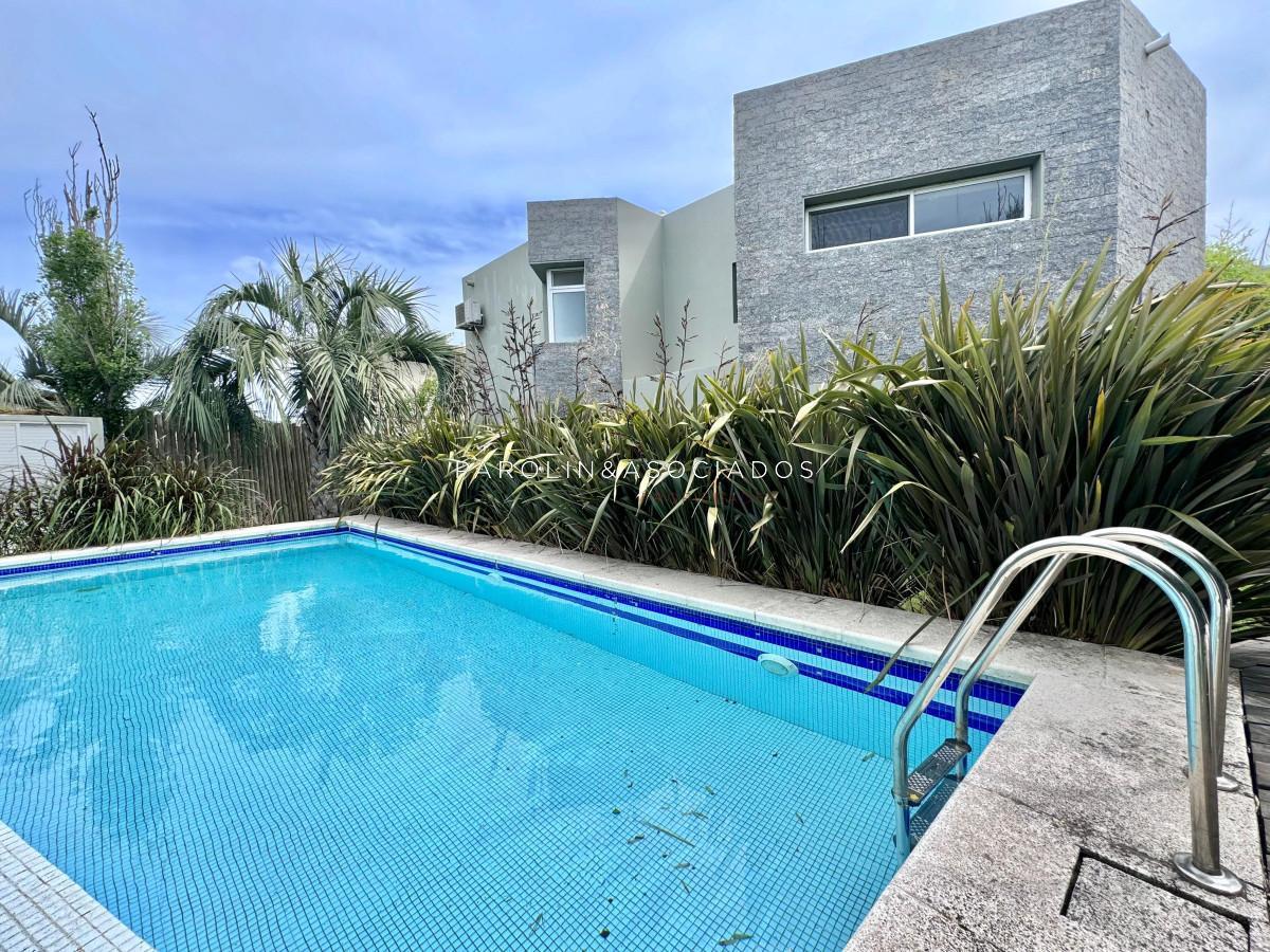 Foto de Casa en Venta de 5 Dormitorios en Manantiales, imagen 1