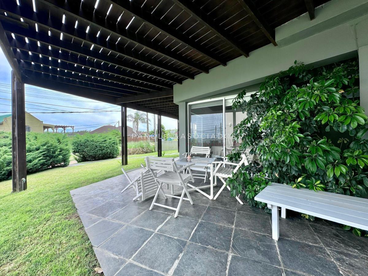 Foto de Casa en Venta de 5 Dormitorios en Manantiales, imagen 4