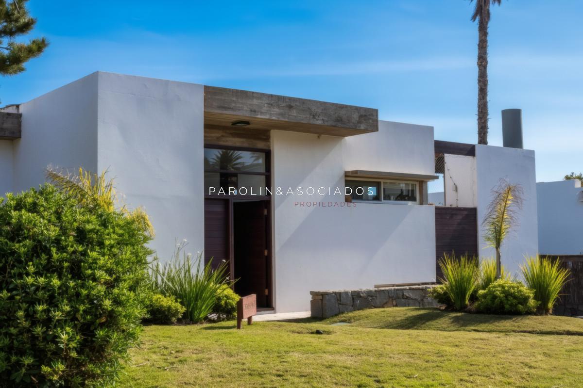 Foto de Casa de Seis Dormitorios en Venta en El Chorro, Manantiales, imagen 3